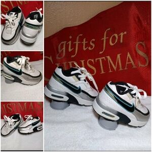 NIKE Air Max Leather Sneakers Kids Sz 6c EUC